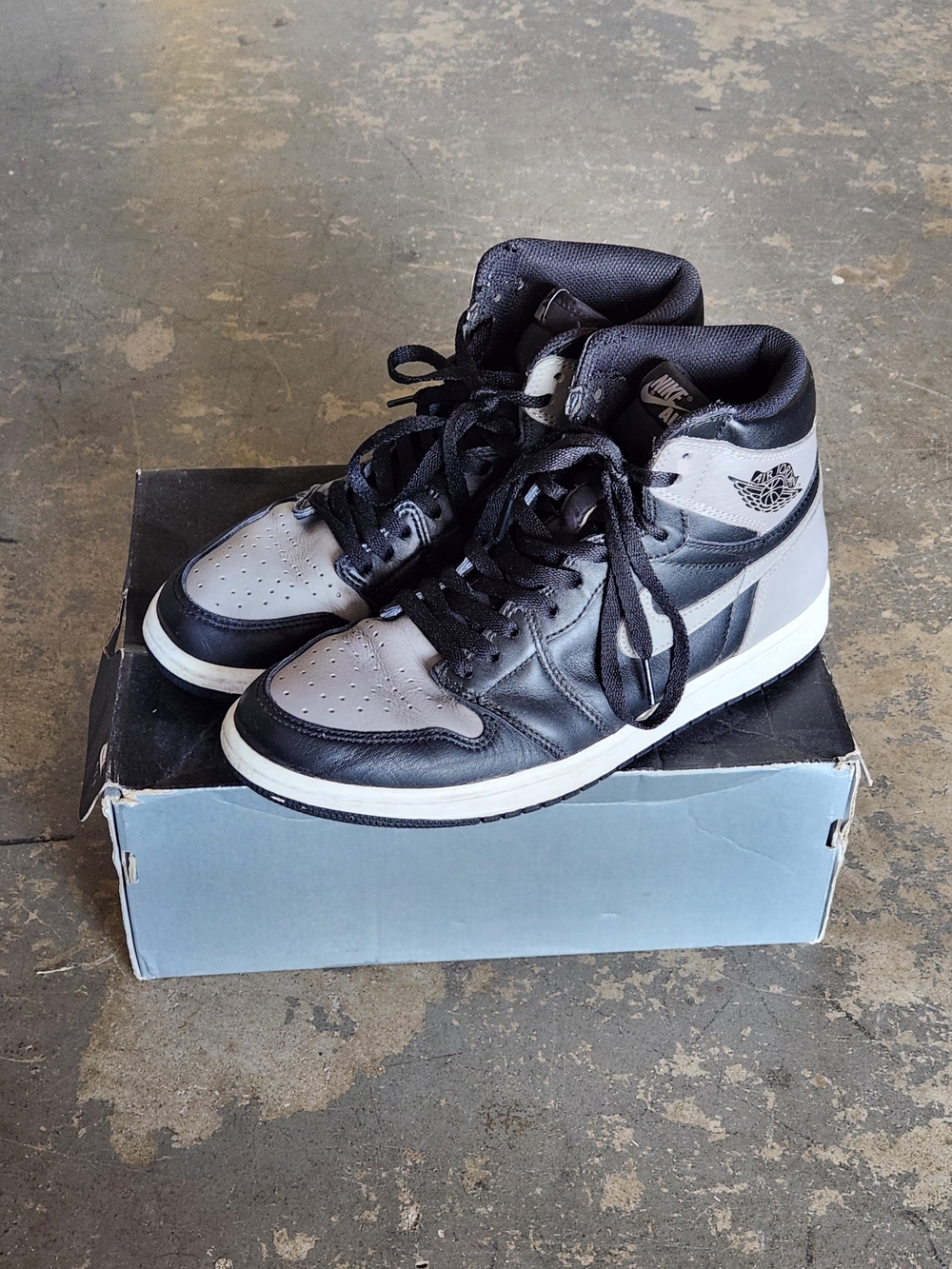 Nike Air Jordan 1 Shadow. Black and Grey High-Top Sneakers